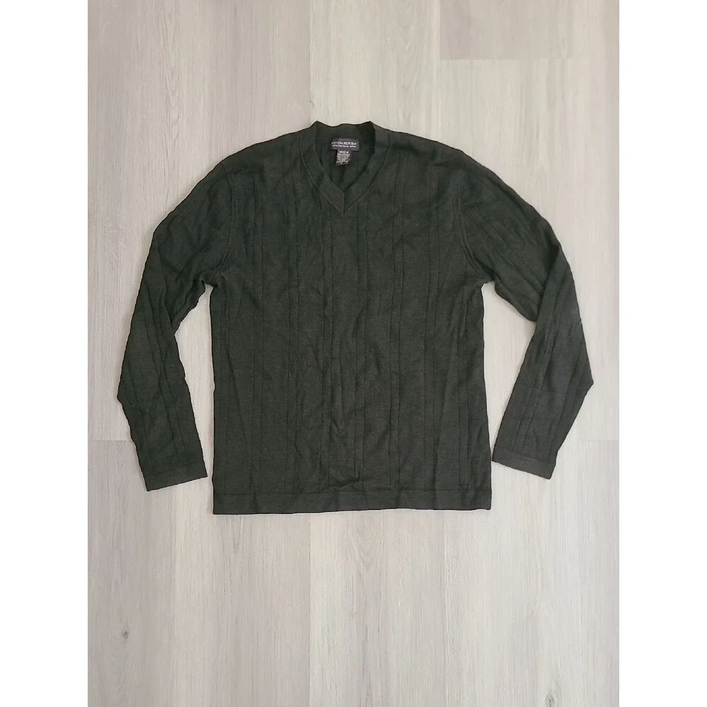 Banana Republic Green V-Neck Sweater 100% Extra Fine Italian Merino Wool Medium